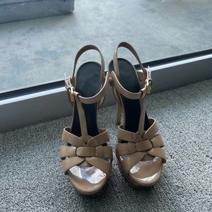 Saint Laurent Tribute Platform